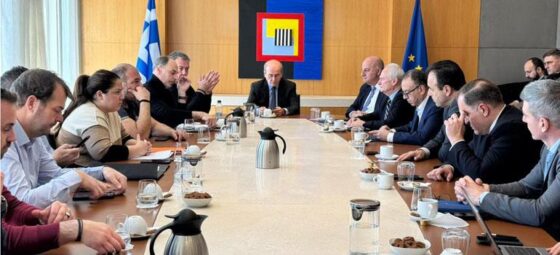 Συνάντηση εκπροσώπων αγροτών με την κυβέρνηση για ζητήματα ΑΤΑΚ και ΚΑΕΚ